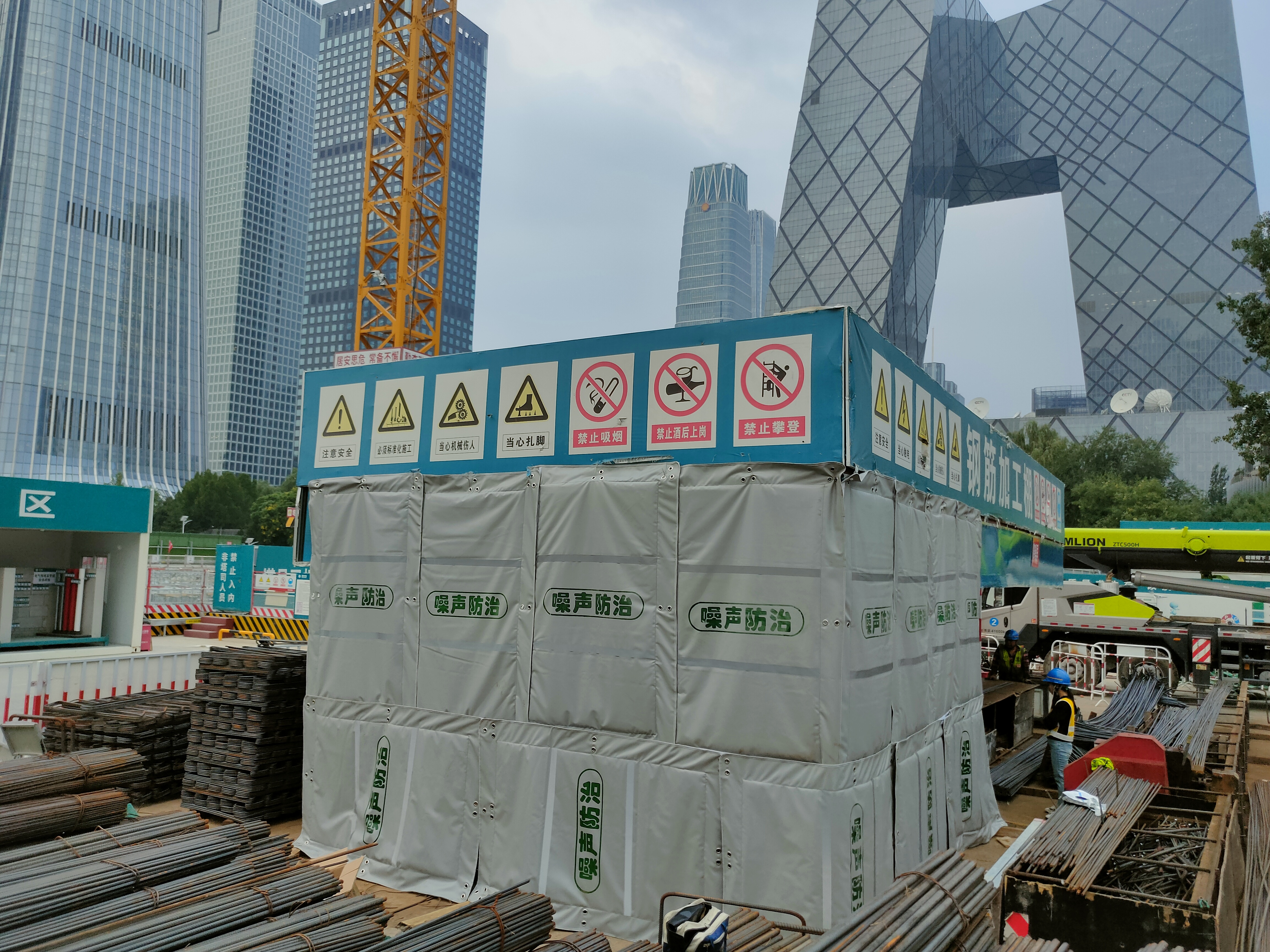 北京某建筑工地隔声降噪软门帘应用(图3)